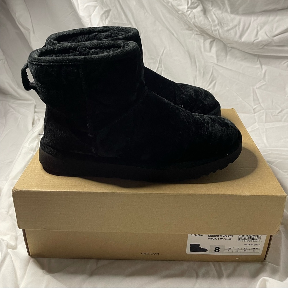 Classic Mini Crushed Velvet UGG’s